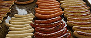 leckere Würste auf dem Oktoberfest gibts beim Schöniger Schmankerl Treff Wurstbraterei (Foto: Martin Schmitz)